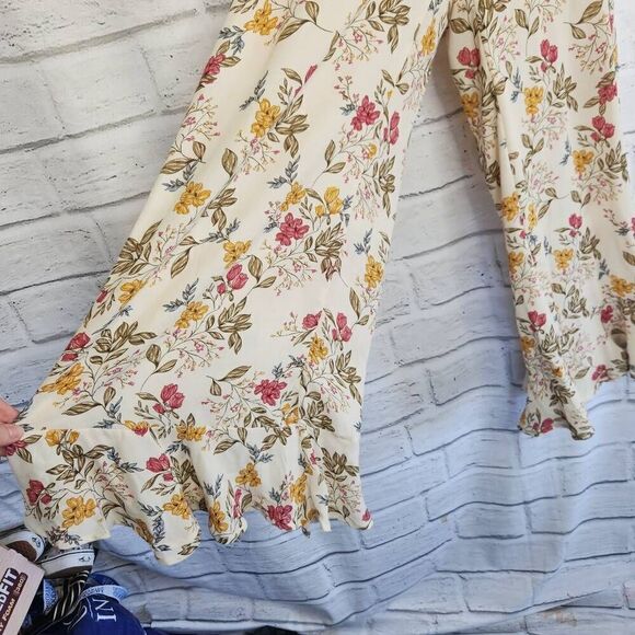 Saints + Secrets Tan Floral Sleeveless Ruffle Hem Relaxed Jumpsuit Size Large - Picture 4 of 13